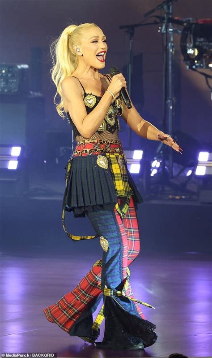 47 Top Images Gwen Stefani Black Hair / 4 Blonding Secrets From Gwen