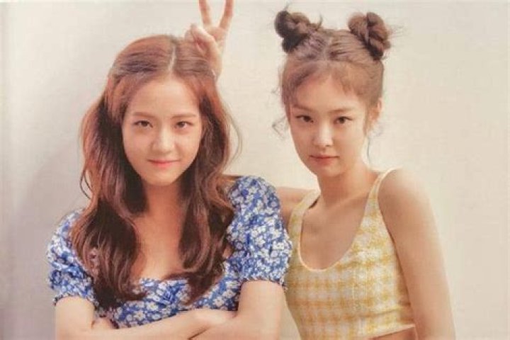 7 Potret Persahabatan Manis Kpop Idol Kim Sejeong & Cha Eun Woo