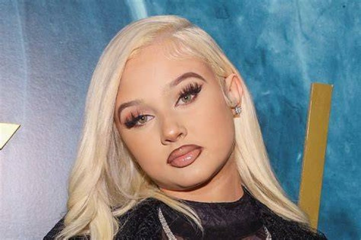 Alabama Barker says she 'cut off family' amid drama with mom Shanna