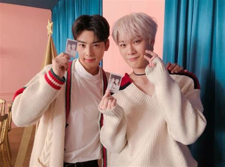 ASTRO&rsquo;s Cha Eun Woo shares cute pictures while visiting MJ during his