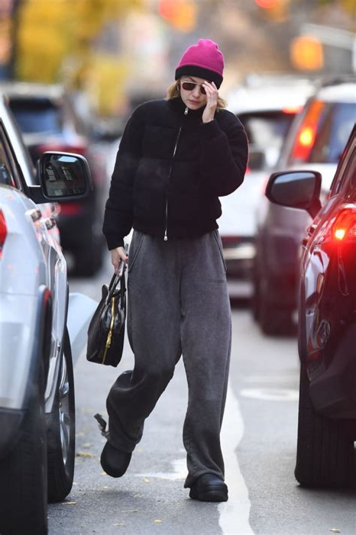 Bella Hadid's Chic New York Apartment: A Glimpse Into Her Urban Oasis