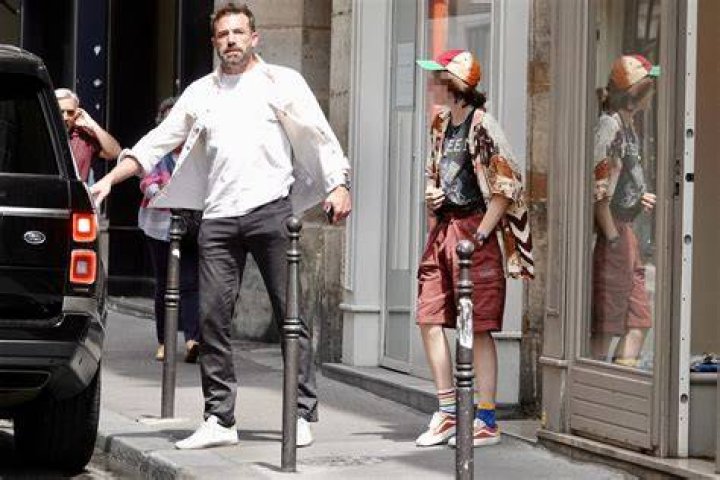 Ben Affleck, Daughter Seraphina Shop in Paris Photos