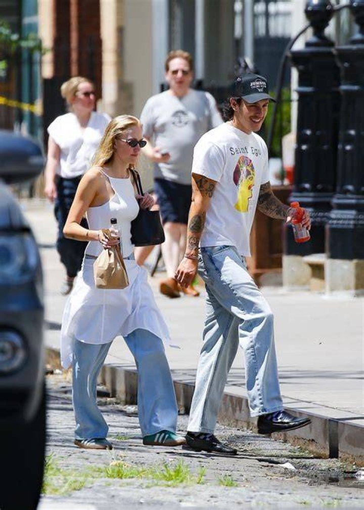Dalton Gomez and Maika Monroe The Truth About Their Alleged Romance