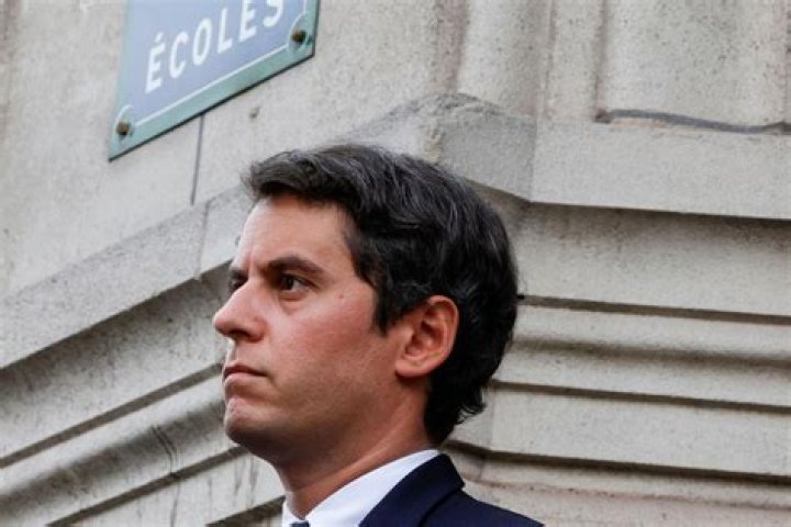Gabriel Attal veut des mesures pour &laquo; sortir &raquo; des &eacute;coles les &eacute;l&egrave;ves