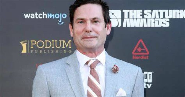 Henry Thomas Net Worth 22022, Age, Height, Bio, Career, Wiki