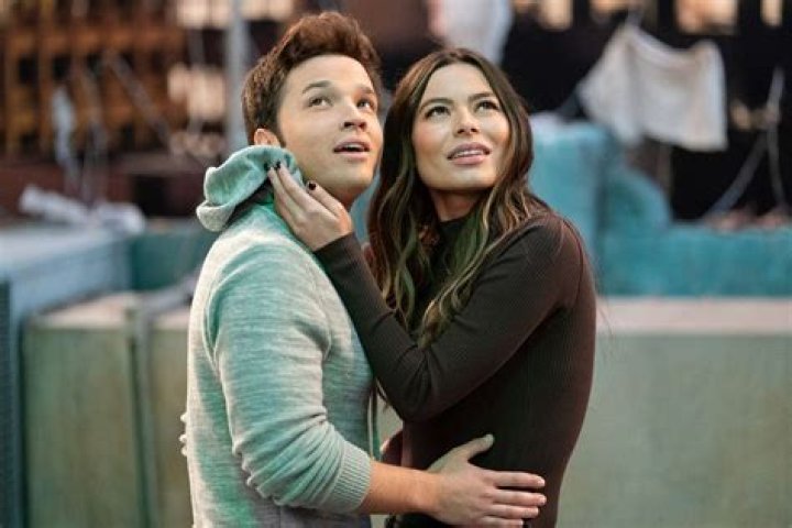 Miranda Cosgrove, Nathan Kress and the iCarly Cast Are All Grown Up