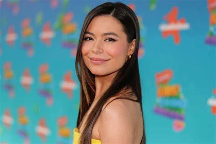 Miranda Cosgrove Recalls Embarrassing Moment from OG 'iCarly' Where Her