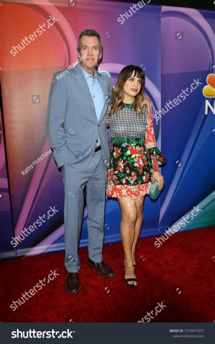Neil Flynn 2022 dating, net worth, tattoos, smoking & body facts Taddlr