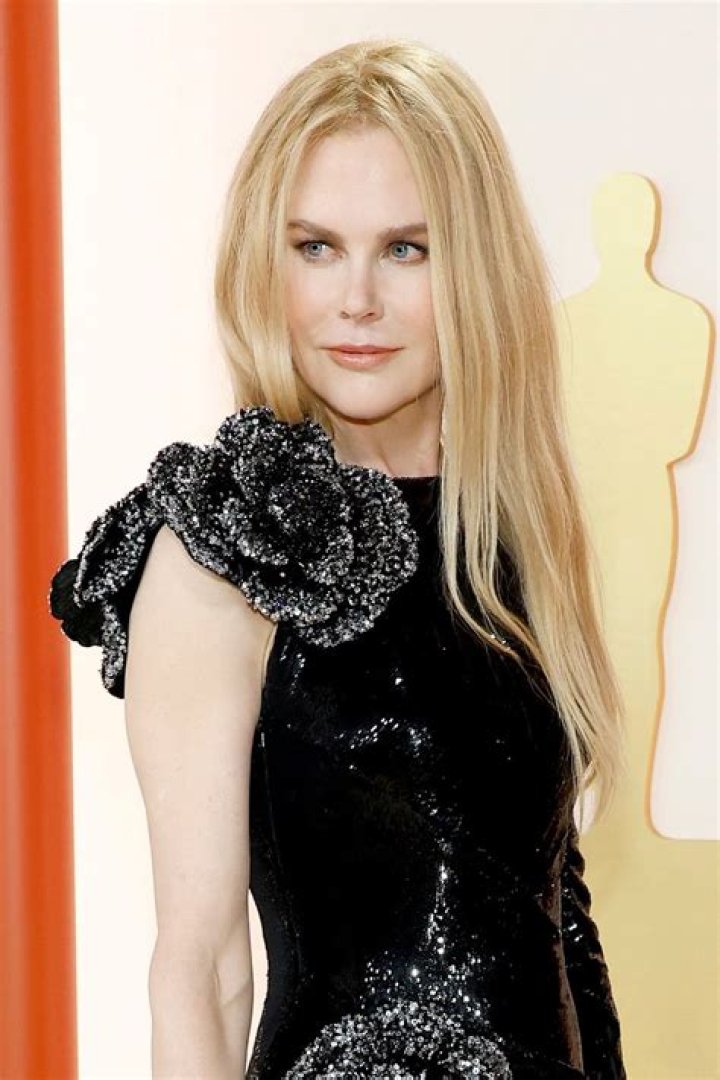 Nicole Kidman Brings Bombshell Hair And Unapologetic PDA To The