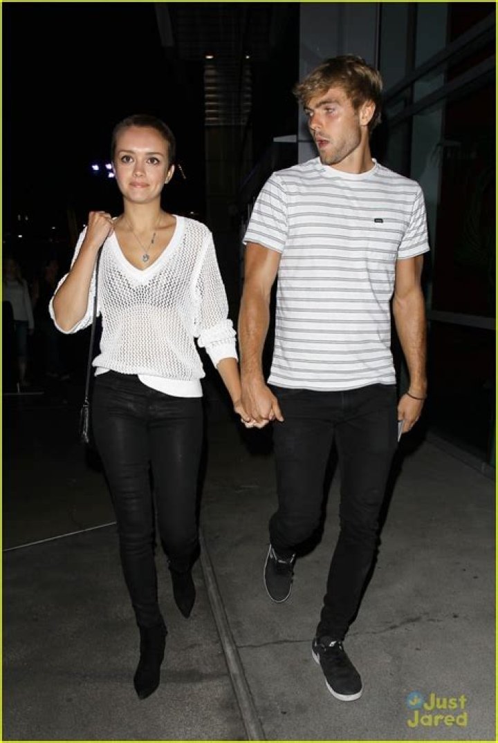 Olivia Cooke Holds Hands with Mystery Boyfriend at Ed Sheeran Concert