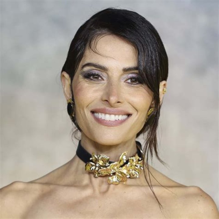 Sarah Shahi 2Beautiful Idols