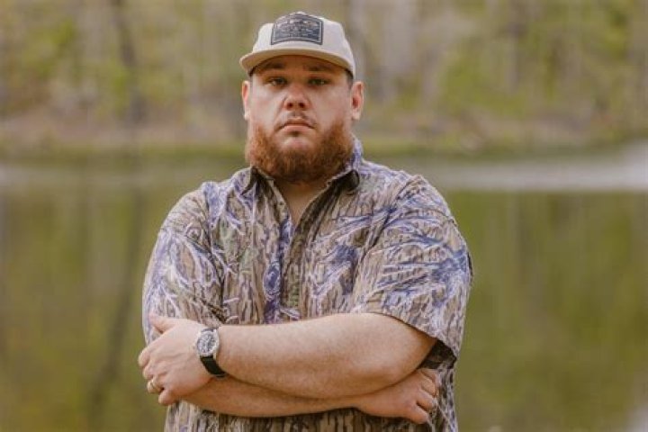 Uncovering The Height Of Luke Combs: How Tall Is He Really?