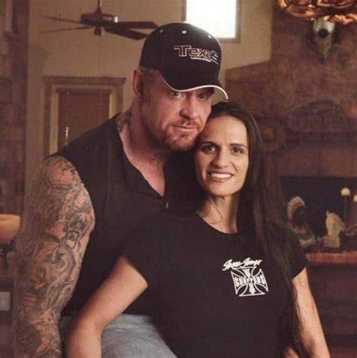 Undertaker with his ex wife Sara 2001 Undertaker, Wwf superstars