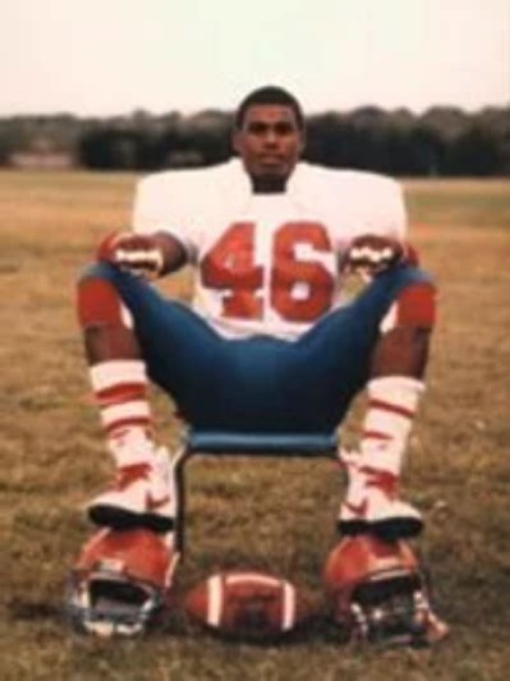 Unveiling The Legacy Of Jesse Armstead: A Football Journey